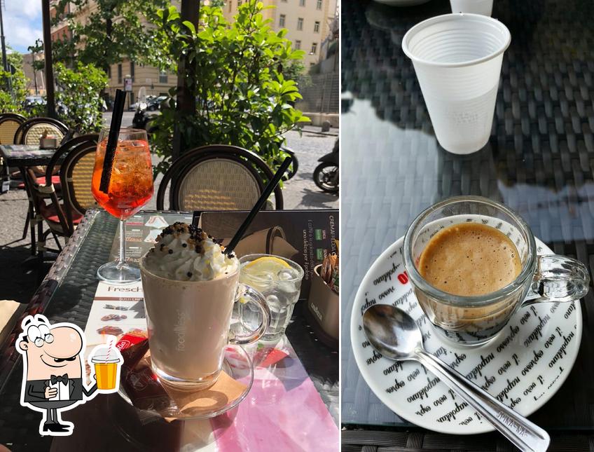 Goditi un drink a Bar Tourist