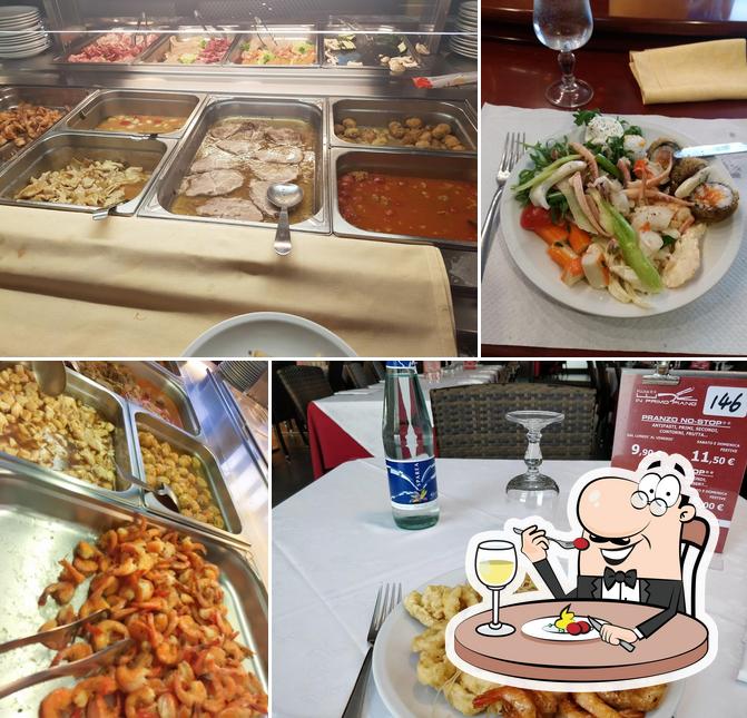 Cibo al Fujia Wok (al Primo Piano)