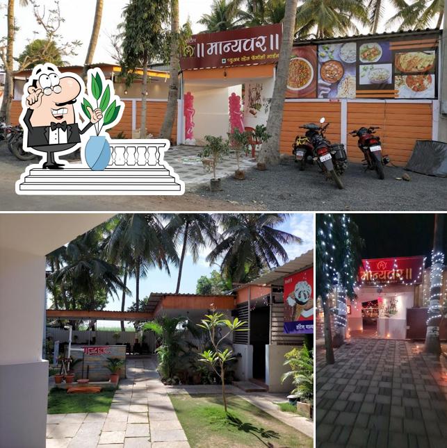 The exterior of Hotel Manyavar Pure Veg Family Garden & Restaurant