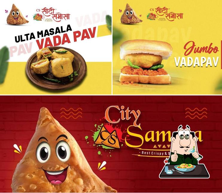 Food at City Samosa (Tembhi Naka)