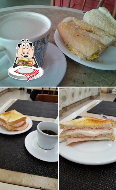Pegue um sanduíche no Elaboratto Panetteria