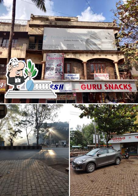 The exterior of Shri Guru Snacks