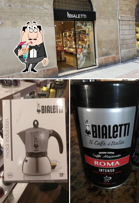Dai un’occhiata alla foto che raffigura la bevanda e interni di Bialetti