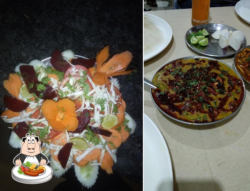 Food at Prabhakar Mama cha Dhabha