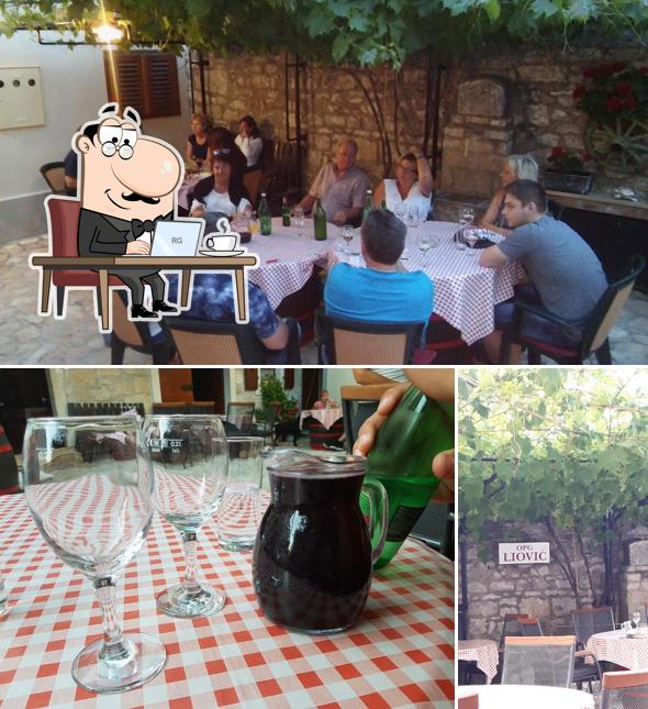 Siediti a un tavolo di Vinske ceste
