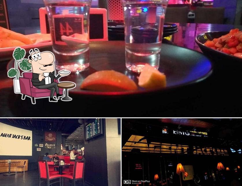 The interior of Agent Jack's (Amanora)