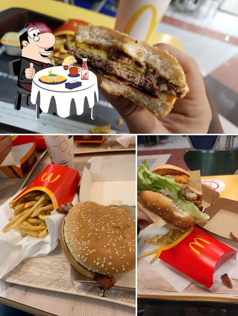 Prova un hamburger a McDonald's Genova Traghetti