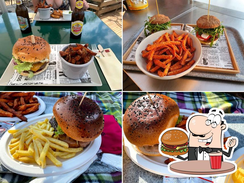 Ordina un hamburger a Lido Beach House