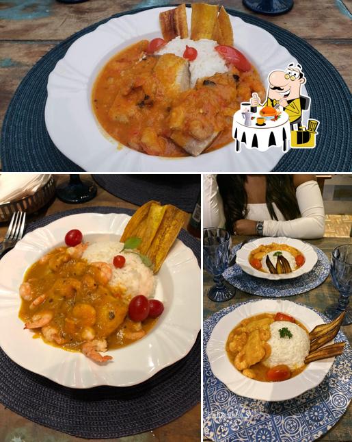 A foto da comida e balcão de bar no Escritório do Chef Cabo Frio