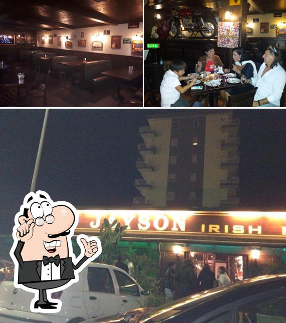 Dai un'occhiata agli interni di Jayson Irish Pub