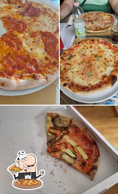 Ordina una pizza a Pizzeria D'Asporto e kebabberia Santa Maria