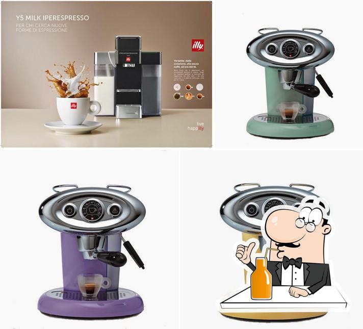 Goditi qualcosa da bere a Illy Shop Brescia - Caffè, capsule, dolci, cesti regalo