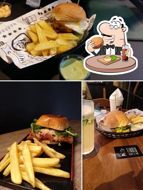 Consiga um hambúrguer no Firoco Drinks