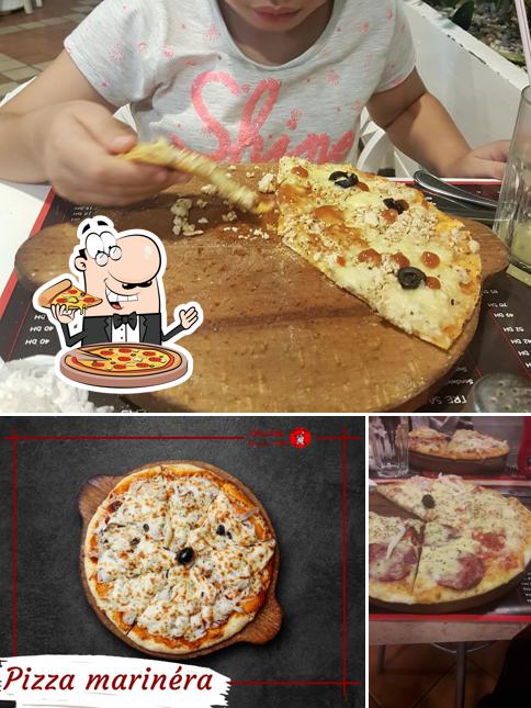 Essayez des pizzas à Grillade Adil