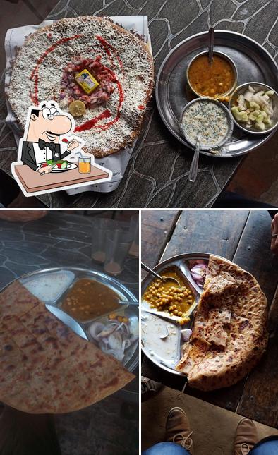 Food at Ram Pawan Bhai Parathe waale