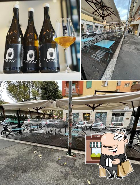 La foto di esterno e bevanda da Enoteca Vigneto - Cantina e mescita con cucina, emporio di vini artigianali