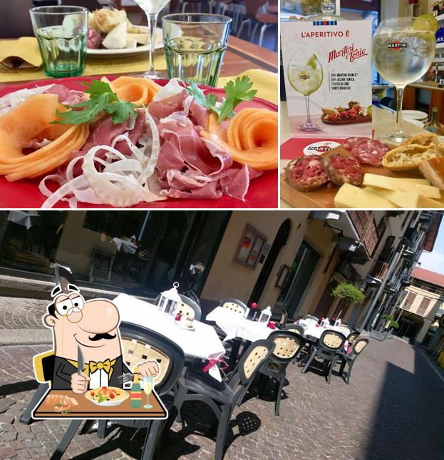 La cibo e interni del ristorante