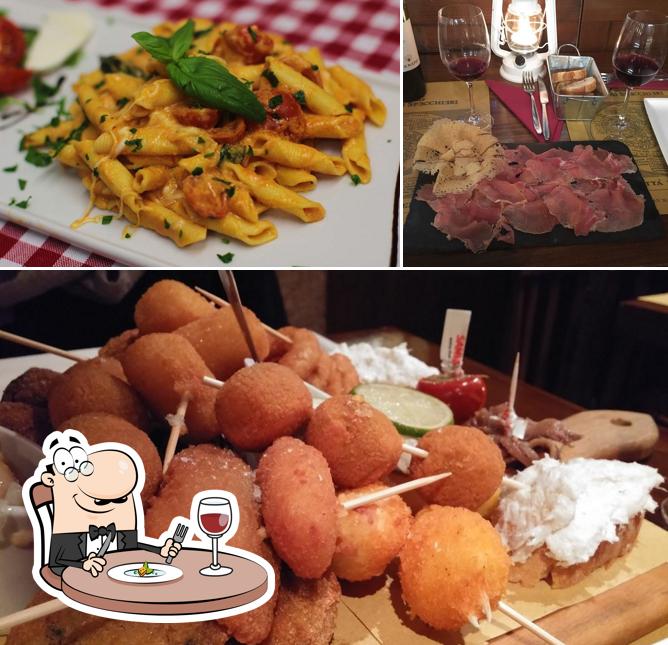 Tra le varie cose da Osteria Ai Specchieri si possono trovare la cibo e vino