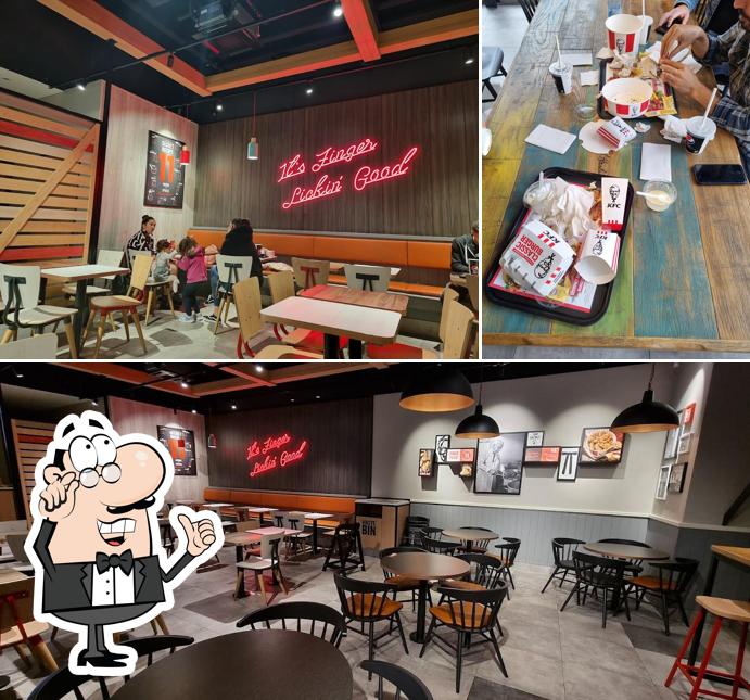 Siediti a un tavolo di KFC