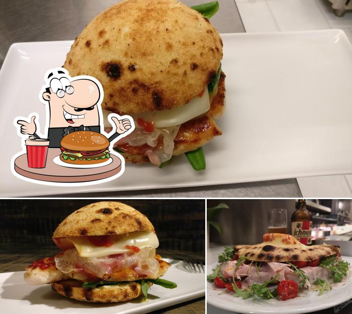 Prenditi un hamburger a Hollywood Pyzza Restaurant