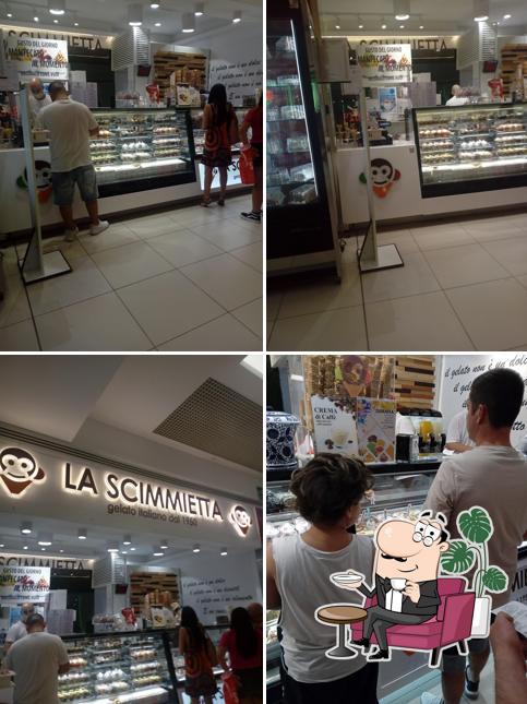 Gli interni di La Scimmietta - Centro Commerciale Le Porte di Napoli