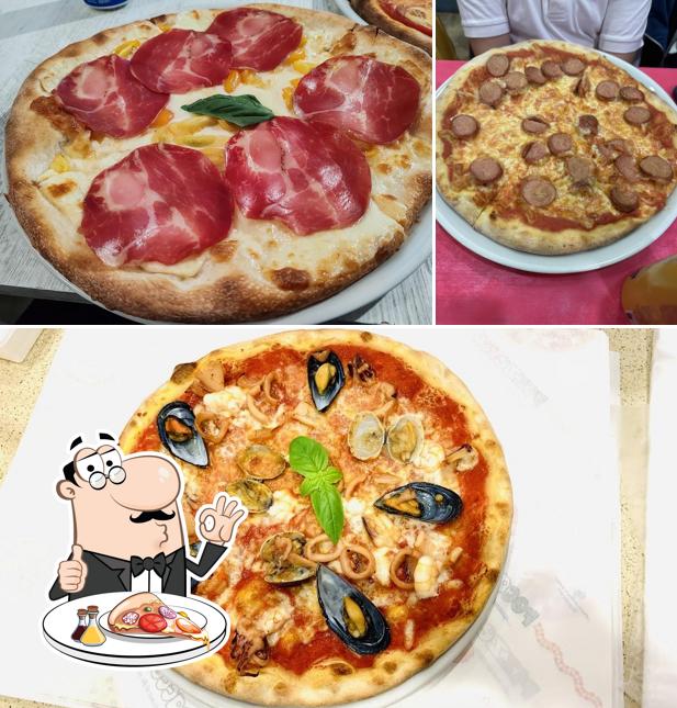 A Miramare, puoi prenderti una bella pizza