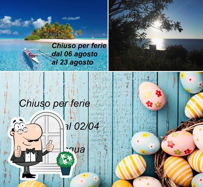 La esterno e cibo del ristorante