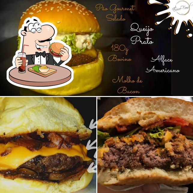 Experimente um dos hambúrgueres disponíveis no EuroFood Hamburgueria