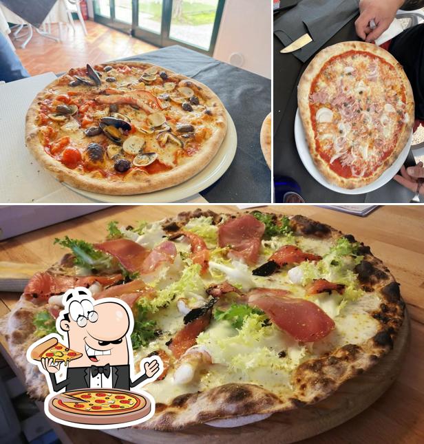 Ordina una pizza a Ristorante Pizzeria MalibuBeach - Moniga del garda
