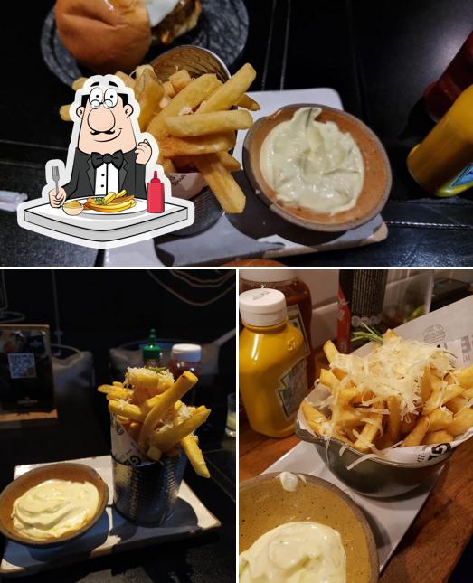 Peça cbatatas fritas francesas no Genuína Hamburgueria