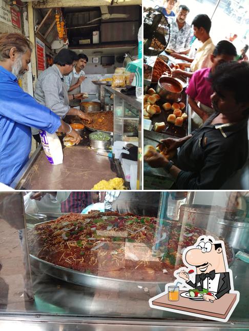 Food at Mandvi Double Roti Vala