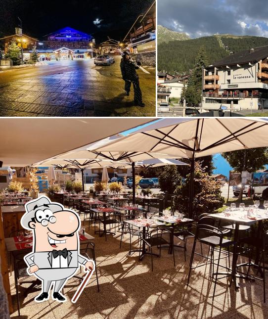 Goditi la vista dagli esterni di L'Ecurie Restaurant