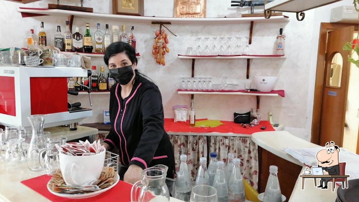 Siediti a un tavolo di Osteria La Corte