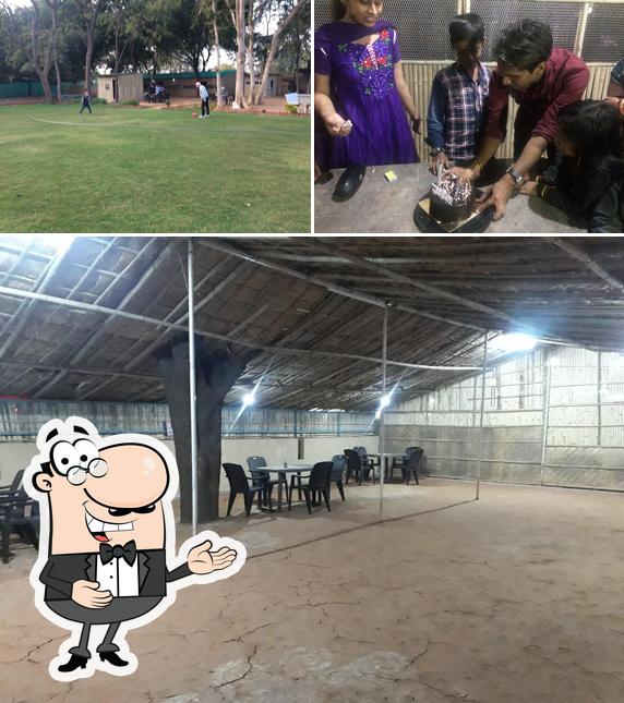 Saras parlour and restaurant picture