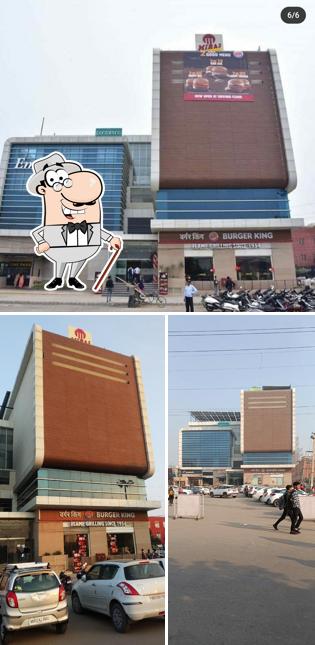 The exterior of Burger King