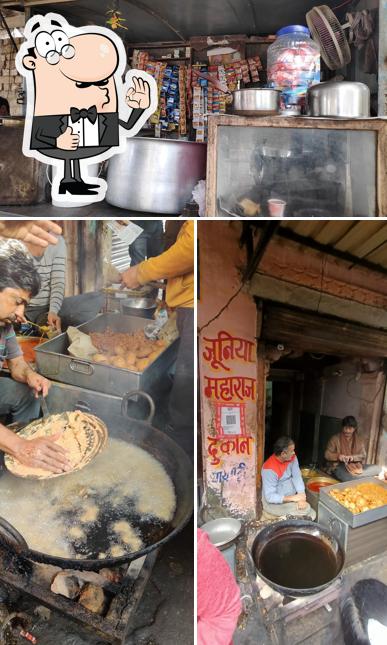 Look at the image of juniya maharaj kachori pakauri
