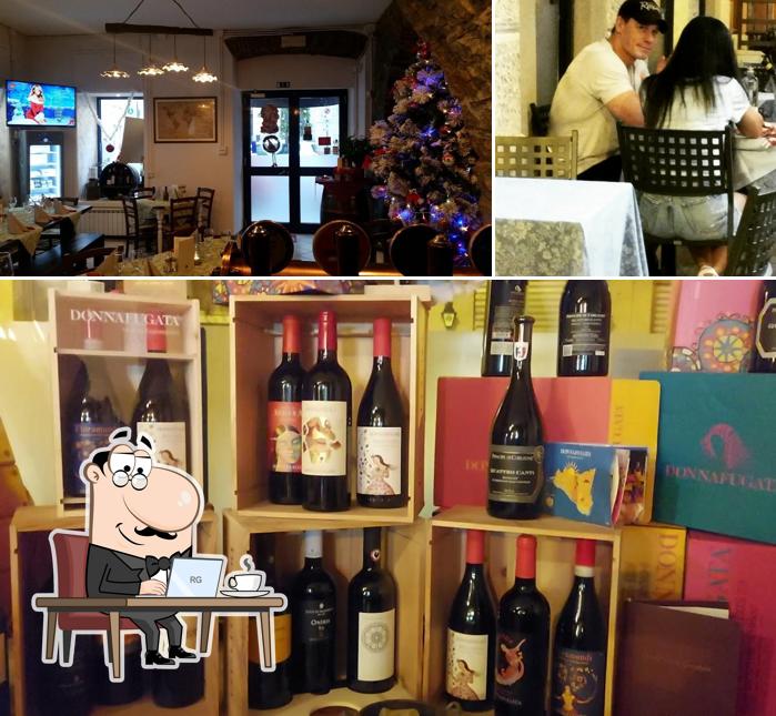 Dai un'occhiata agli interni di Taverna Montalbano