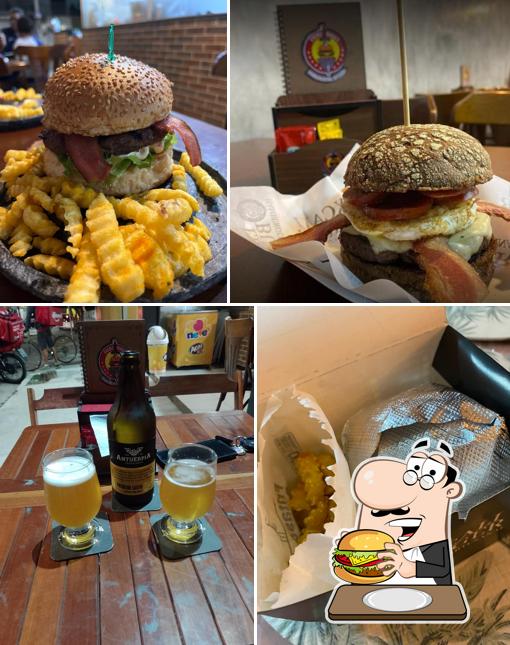 Deguste um dos hambúrgueres oferecidos no Excaliburger Betim