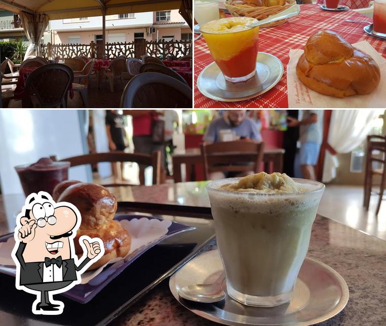 Tra le diverse cose da BAR DI PERRI si possono trovare la interni e cibo