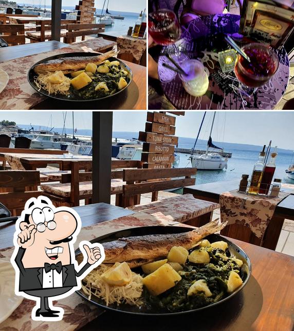 Tra le diverse cose da Buffet Venus si possono trovare la interni e bevanda