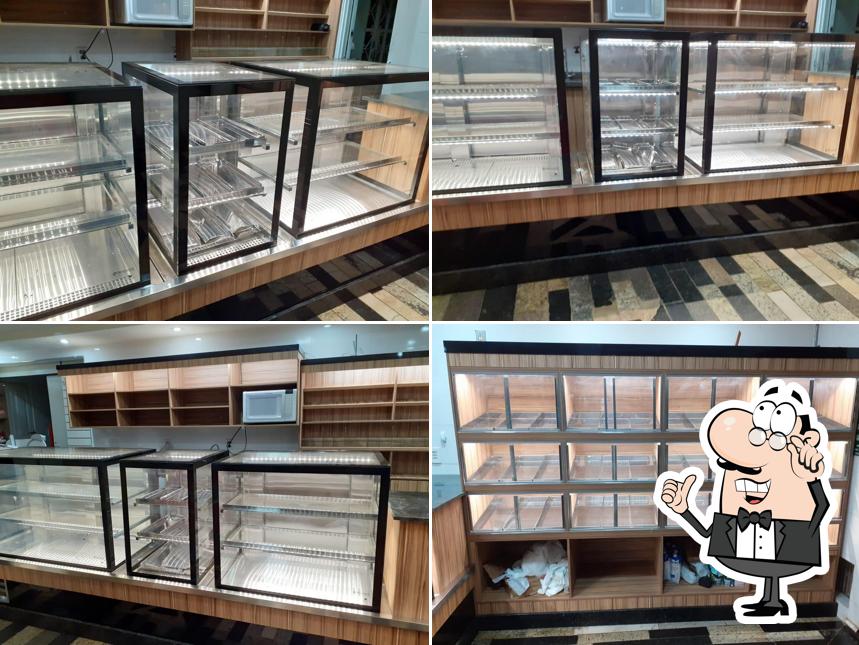 O interior do PADARIA e CONFEITARIA RENOVAÇÃO RENOVAÇÃO