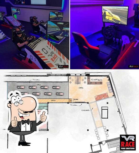 Ecco una foto di Indoor-Racing - Sim Racing Team Event Center
