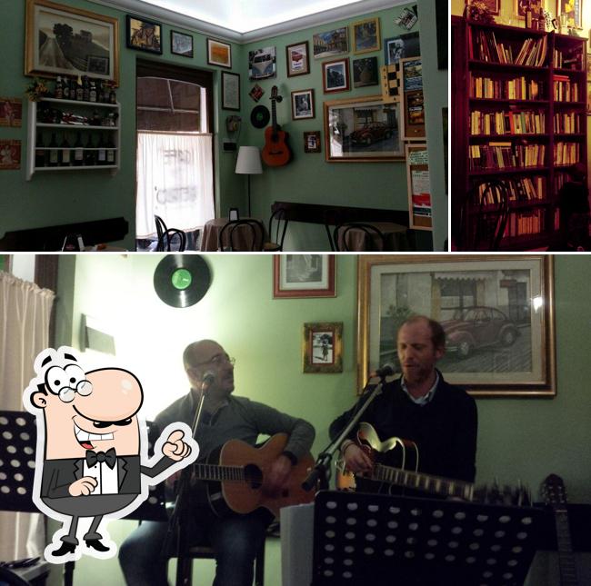 Dai un'occhiata agli interni di Cafè Retró