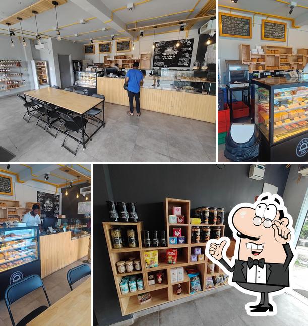 The interior of Old Madras Baking Company (Thoraipakkam)