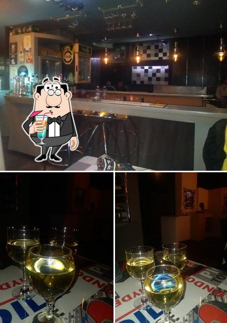 Voici l’image affichant la boire et comptoir de bar sur FROG Caffe Pizzeria
