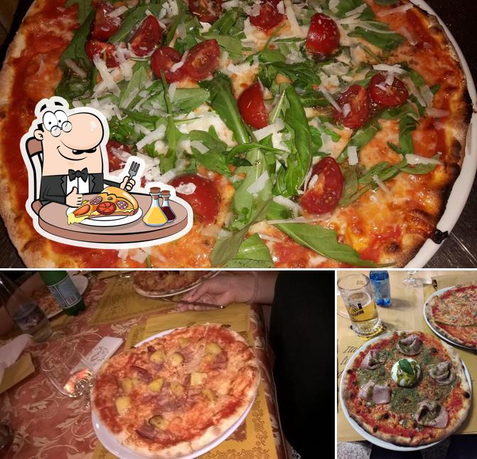 Prova una pizza a SENZA NOME TRATTORIA PIZZERIA BAR
