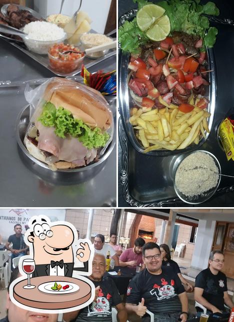 O Gaviões Lanches (Corinthianos Do Pantanal) se destaca pelo comida e interior