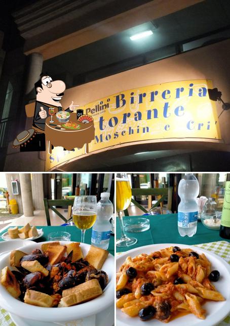 La cibo e interni del ristorante