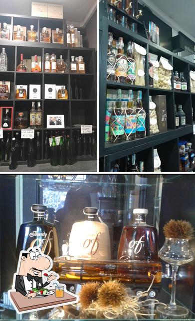 Tra le diverse cose da Bollicine Al Corso si possono trovare la cibo e bevanda