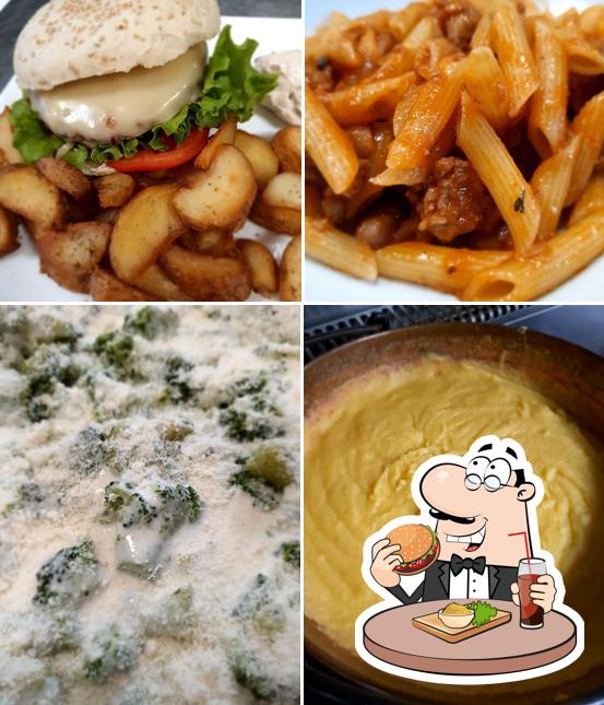 Ordina un hamburger a Creperia Veneta - Ristorante Bar Fuori Orario
